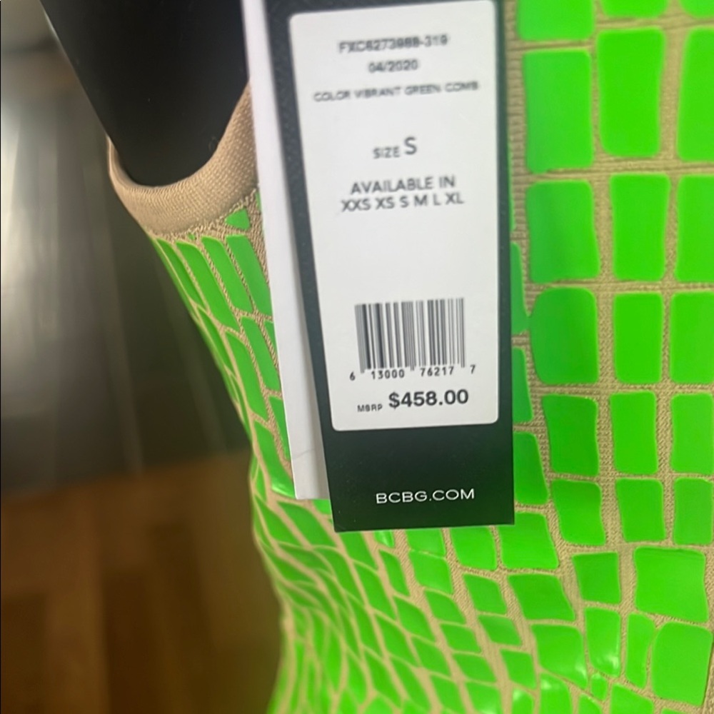 BCBGMAXAZRIA Green Sequin Halter Dress. Sz Small - Picture 7 of 9